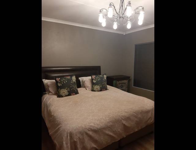 3 BEDROOM FREEHOLD FOR SALE IN SONNEVELD